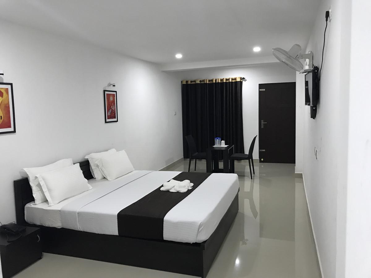Highland Bristo Hotel Kalpatta Exterior foto